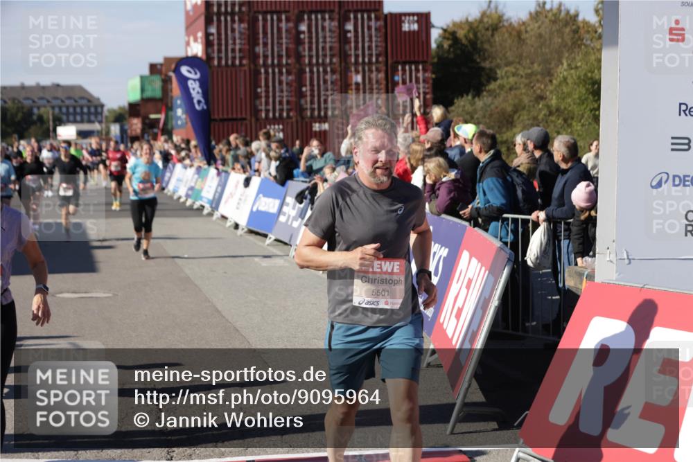03.10.2025 - Köhlbrandbrückenlauf Jannik Wohlers http://msf.ph/oto/9095964 03.10.2025 13:20:58 Ziel 4680, 4709, 4915, 4916, 5006, 5084, 5130, 5156, 5169, 5363, 5377, 5480, 5501, 6296, 6645, 6646, 6648, 6650, 6703, 6780 meine-sportfotos.de