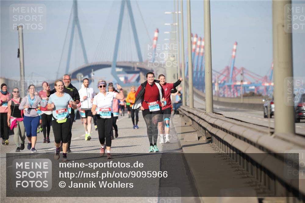 03.10.2025 - Köhlbrandbrückenlauf Jannik Wohlers http://msf.ph/oto/9095966 03.10.2025 10:14:16 Position 3  meine-sportfotos.de