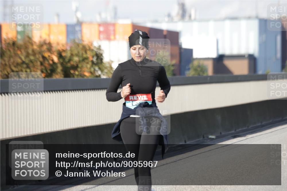 03.10.2025 - Köhlbrandbrückenlauf Jannik Wohlers http://msf.ph/oto/9095967 03.10.2025 10:17:02 Position 3  meine-sportfotos.de
