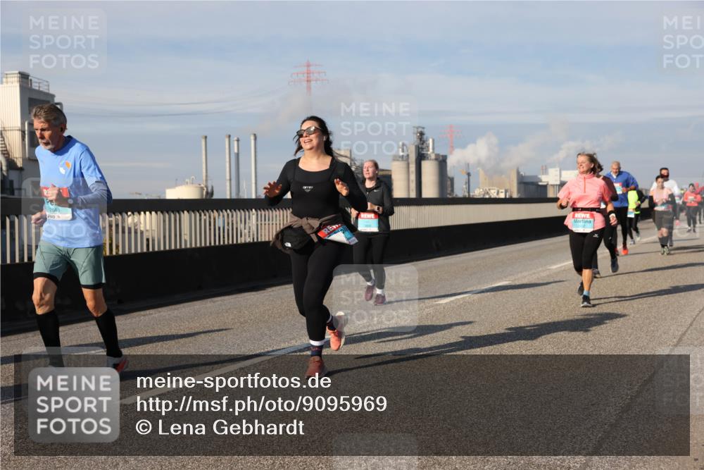 03.10.2025 - Köhlbrandbrückenlauf Lena Gebhardt http://msf.ph/oto/9095969 03.10.2025 10:09:55 Position 2 2646 meine-sportfotos.de