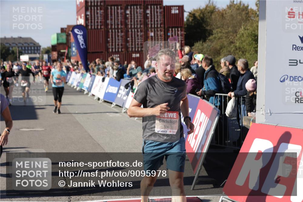 03.10.2025 - Köhlbrandbrückenlauf Jannik Wohlers http://msf.ph/oto/9095978 03.10.2025 13:20:58 Ziel 4680, 4709, 4915, 4916, 5006, 5084, 5130, 5156, 5169, 5363, 5377, 5480, 5501, 6296, 6645, 6646, 6648, 6650, 6703, 6780 meine-sportfotos.de
