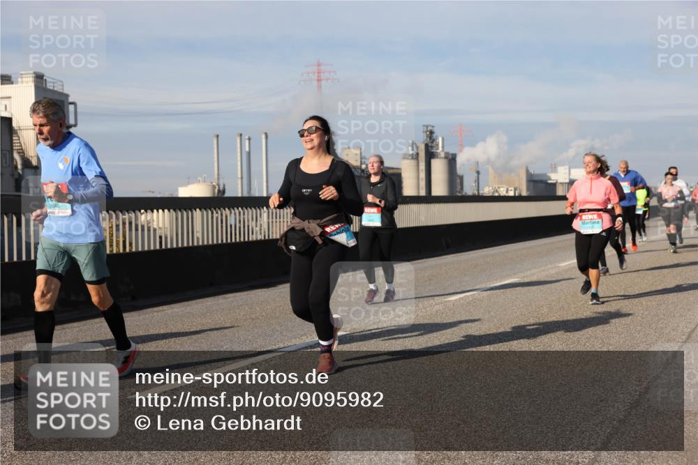 03.10.2025 - Köhlbrandbrückenlauf Lena Gebhardt http://msf.ph/oto/9095982 03.10.2025 10:09:55 Position 2 2646 meine-sportfotos.de
