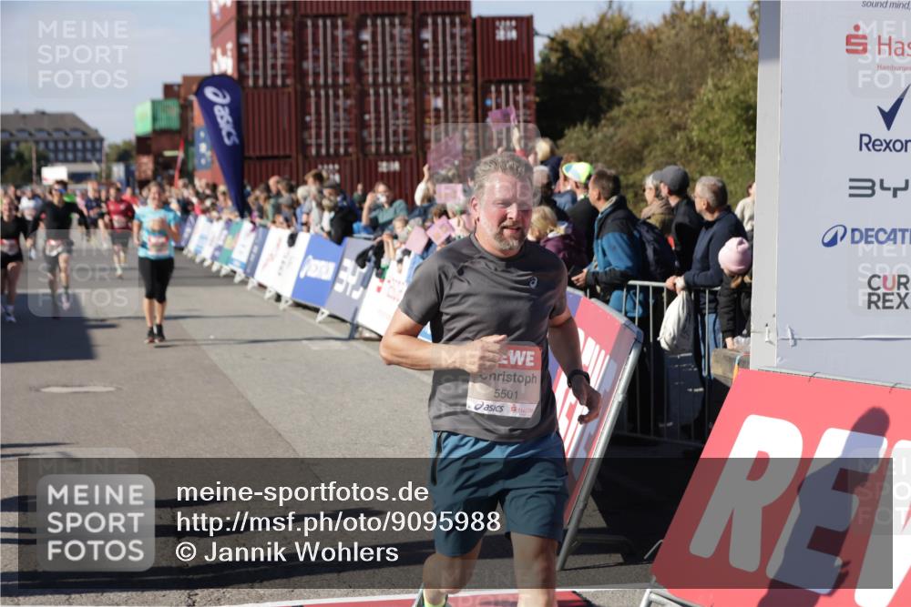 03.10.2025 - Köhlbrandbrückenlauf Jannik Wohlers http://msf.ph/oto/9095988 03.10.2025 13:20:58 Ziel 4680, 4709, 4915, 4916, 5006, 5084, 5130, 5156, 5169, 5363, 5377, 5480, 5501, 6296, 6645, 6646, 6648, 6650, 6703, 6780 meine-sportfotos.de