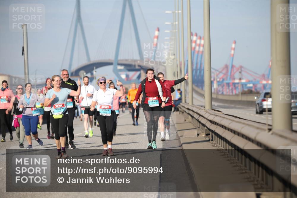 03.10.2025 - Köhlbrandbrückenlauf Jannik Wohlers http://msf.ph/oto/9095994 03.10.2025 10:14:16 Position 3 2895 meine-sportfotos.de