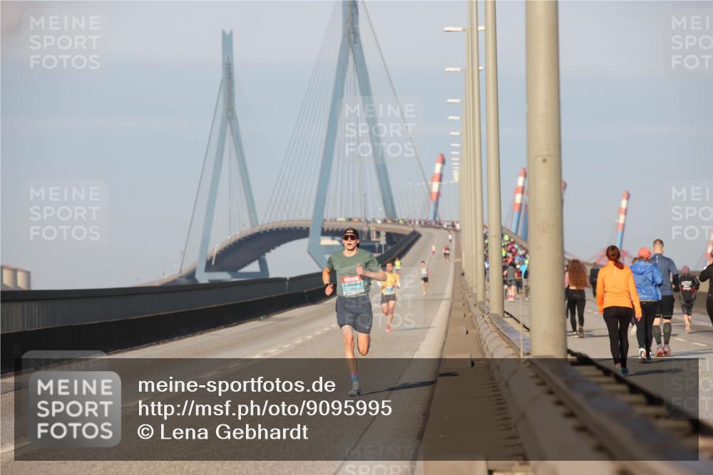 03.10.2025 - Köhlbrandbrückenlauf Lena Gebhardt http://msf.ph/oto/9095995 03.10.2025 09:32:58 Position 2  meine-sportfotos.de