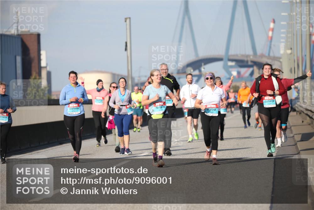 03.10.2025 - Köhlbrandbrückenlauf Jannik Wohlers http://msf.ph/oto/9096001 03.10.2025 10:14:17 Position 3 2780, 2781, 2894 meine-sportfotos.de