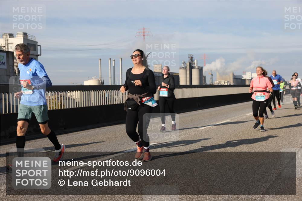 03.10.2025 - Köhlbrandbrückenlauf Lena Gebhardt http://msf.ph/oto/9096004 03.10.2025 10:09:55 Position 2  meine-sportfotos.de