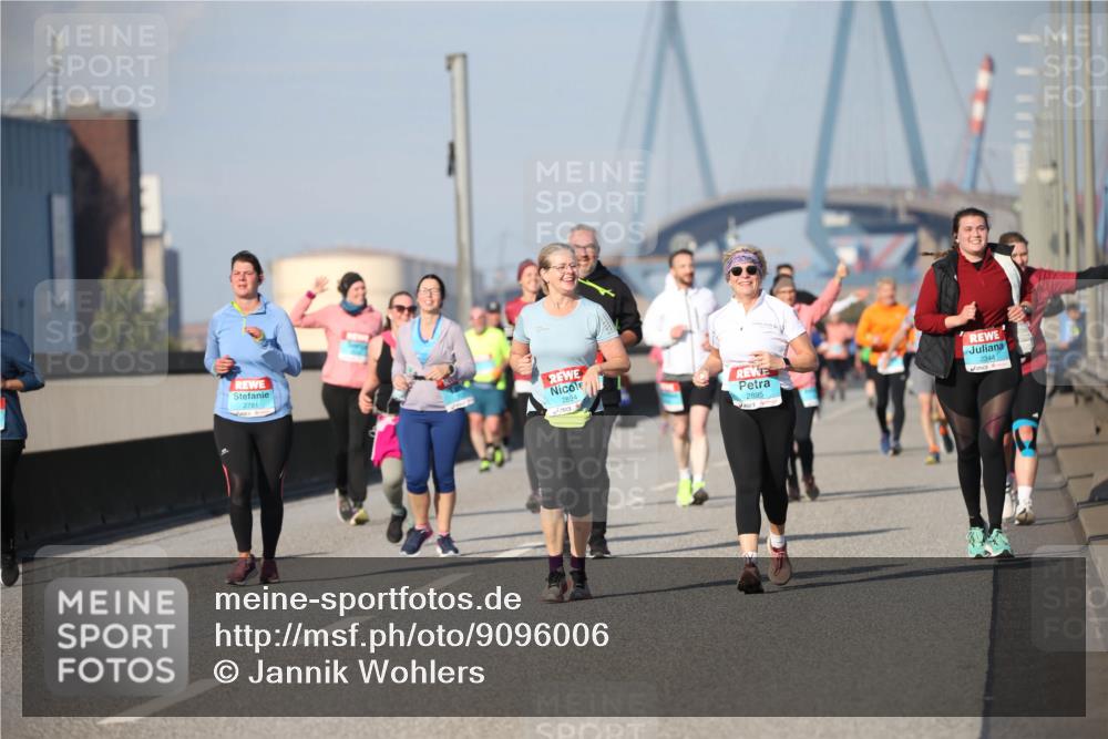 03.10.2025 - Köhlbrandbrückenlauf Jannik Wohlers http://msf.ph/oto/9096006 03.10.2025 10:14:17 Position 3 2781, 2894, 2344, 2895 meine-sportfotos.de