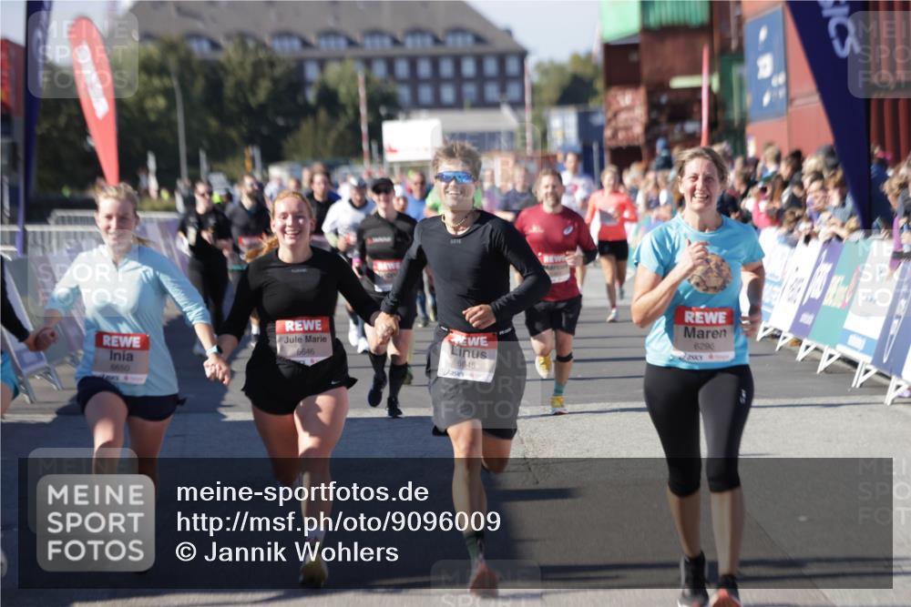 03.10.2025 - Köhlbrandbrückenlauf Jannik Wohlers http://msf.ph/oto/9096009 03.10.2025 13:21:00 Ziel 4680, 4915, 4916, 5006, 5084, 5130, 5156, 5169, 5363, 5377, 5501, 6282, 6296, 6645, 6646, 6648, 6650, 6703, 6780 meine-sportfotos.de