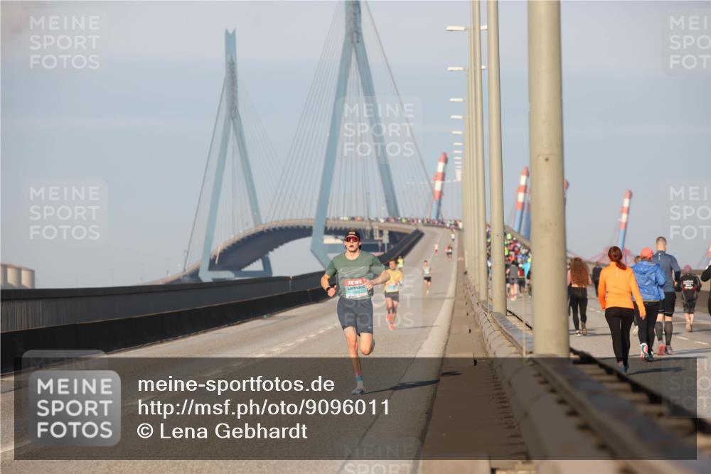 03.10.2025 - Köhlbrandbrückenlauf Lena Gebhardt http://msf.ph/oto/9096011 03.10.2025 09:32:59 Position 2  meine-sportfotos.de