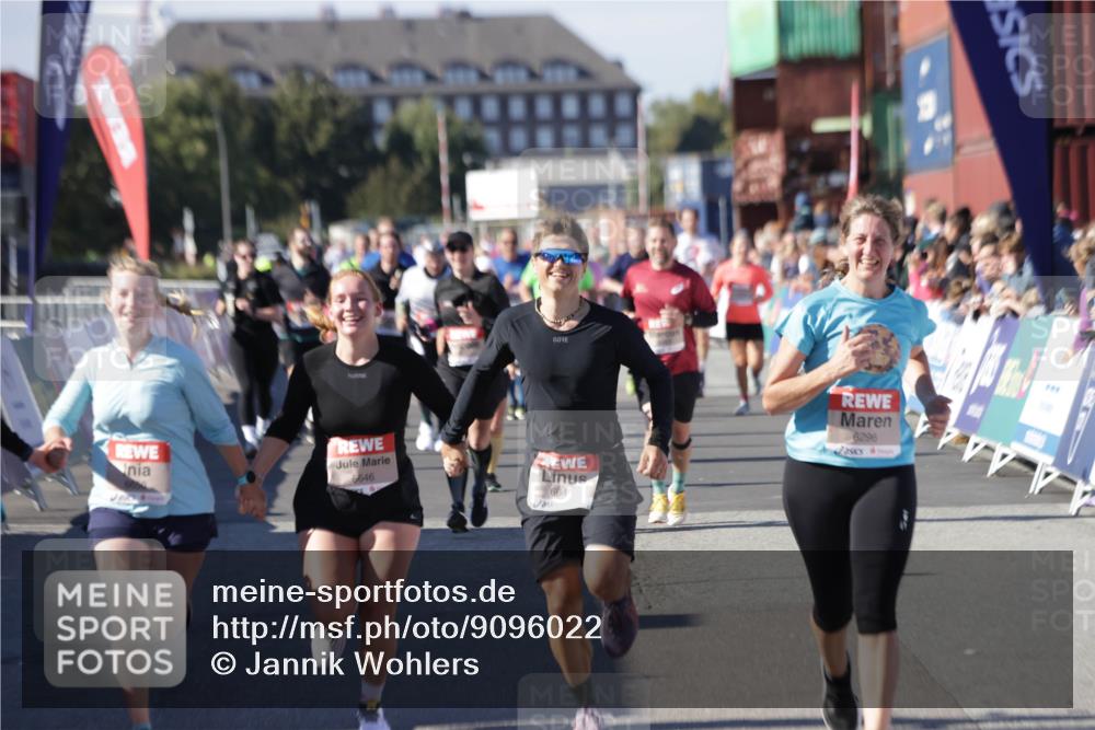 03.10.2025 - Köhlbrandbrückenlauf Jannik Wohlers http://msf.ph/oto/9096022 03.10.2025 13:21:00 Ziel 4680, 4915, 4916, 5006, 5084, 5130, 5156, 5169, 5363, 5377, 5501, 6282, 6296, 6645, 6646, 6648, 6650, 6703, 6780 meine-sportfotos.de