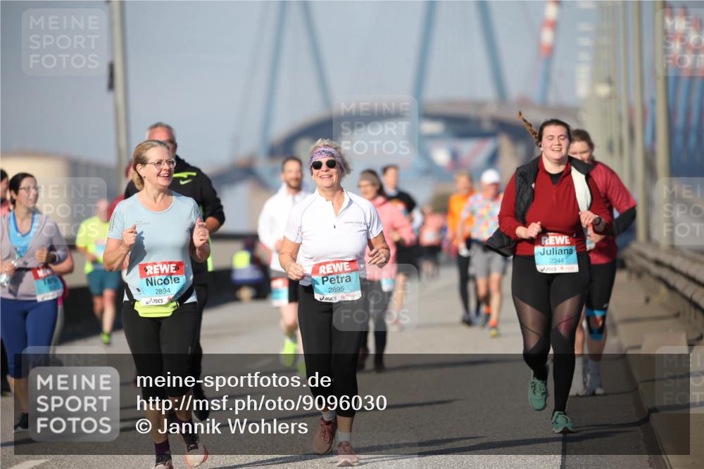 03.10.2025 - Köhlbrandbrückenlauf Jannik Wohlers http://msf.ph/oto/9096030 03.10.2025 10:14:19 Position 3 2894, 2895, 2344 meine-sportfotos.de