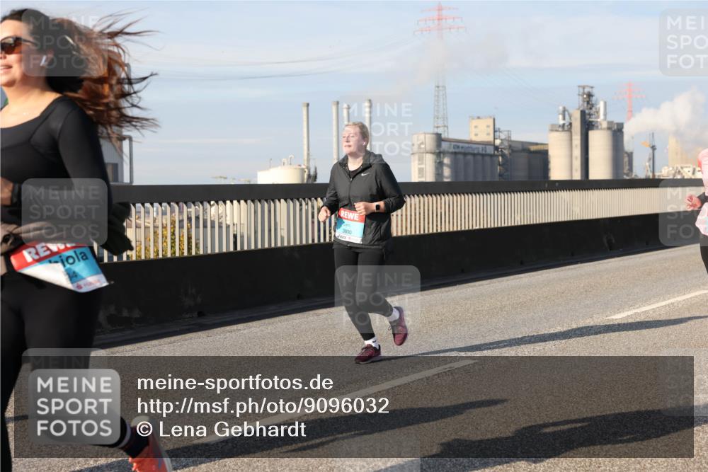 03.10.2025 - Köhlbrandbrückenlauf Lena Gebhardt http://msf.ph/oto/9096032 03.10.2025 10:09:56 Position 2 3800 meine-sportfotos.de