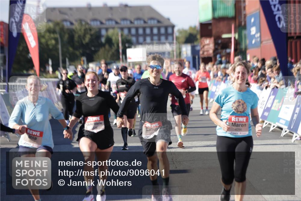 03.10.2025 - Köhlbrandbrückenlauf Jannik Wohlers http://msf.ph/oto/9096041 03.10.2025 13:21:00 Ziel 4680, 4915, 4916, 5006, 5084, 5130, 5156, 5169, 5363, 5377, 5501, 6282, 6296, 6645, 6646, 6648, 6650, 6703, 6780 meine-sportfotos.de