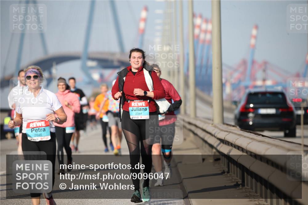03.10.2025 - Köhlbrandbrückenlauf Jannik Wohlers http://msf.ph/oto/9096047 03.10.2025 10:14:20 Position 3 40, 2895, 2344 meine-sportfotos.de