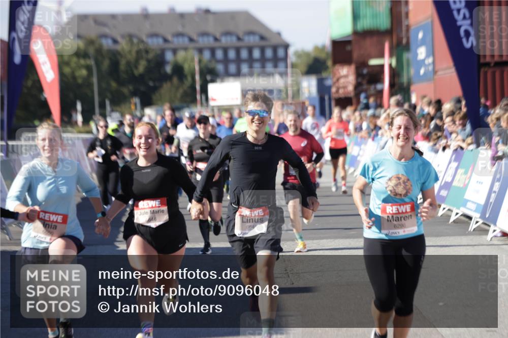 03.10.2025 - Köhlbrandbrückenlauf Jannik Wohlers http://msf.ph/oto/9096048 03.10.2025 13:21:00 Ziel 4680, 4915, 4916, 5006, 5084, 5130, 5156, 5169, 5363, 5377, 5501, 6282, 6296, 6645, 6646, 6648, 6650, 6703, 6780 meine-sportfotos.de