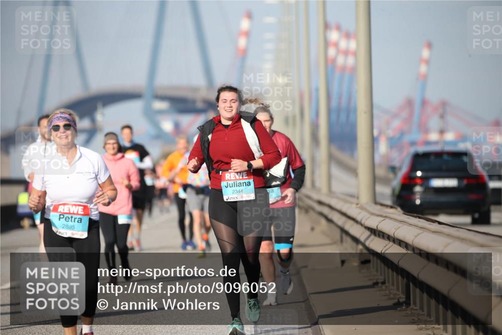 03.10.2025 - Köhlbrandbrückenlauf Jannik Wohlers http://msf.ph/oto/9096052 03.10.2025 10:14:20 Position 3 2895, 2344 meine-sportfotos.de