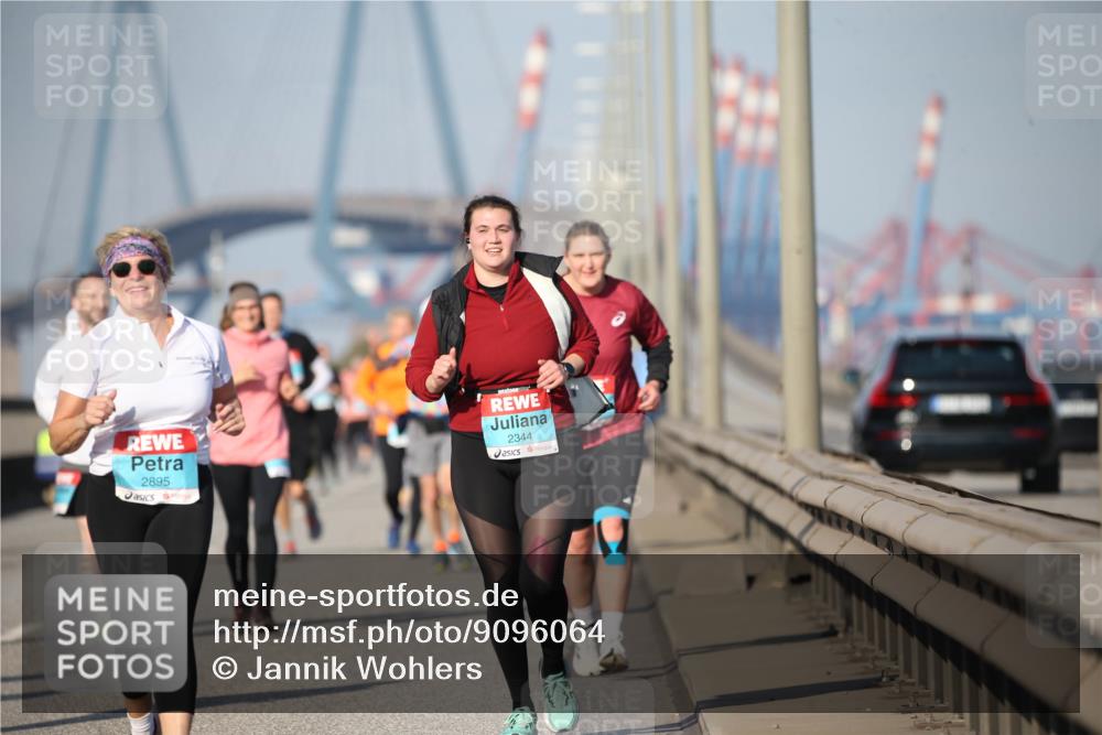 03.10.2025 - Köhlbrandbrückenlauf Jannik Wohlers http://msf.ph/oto/9096064 03.10.2025 10:14:20 Position 3 2895, 2344 meine-sportfotos.de