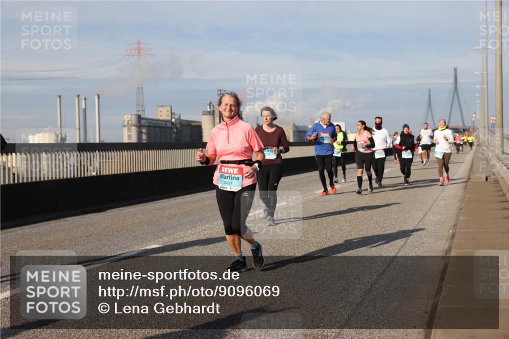 03.10.2025 - Köhlbrandbrückenlauf Lena Gebhardt http://msf.ph/oto/9096069 03.10.2025 10:09:57 Position 2 2457 meine-sportfotos.de