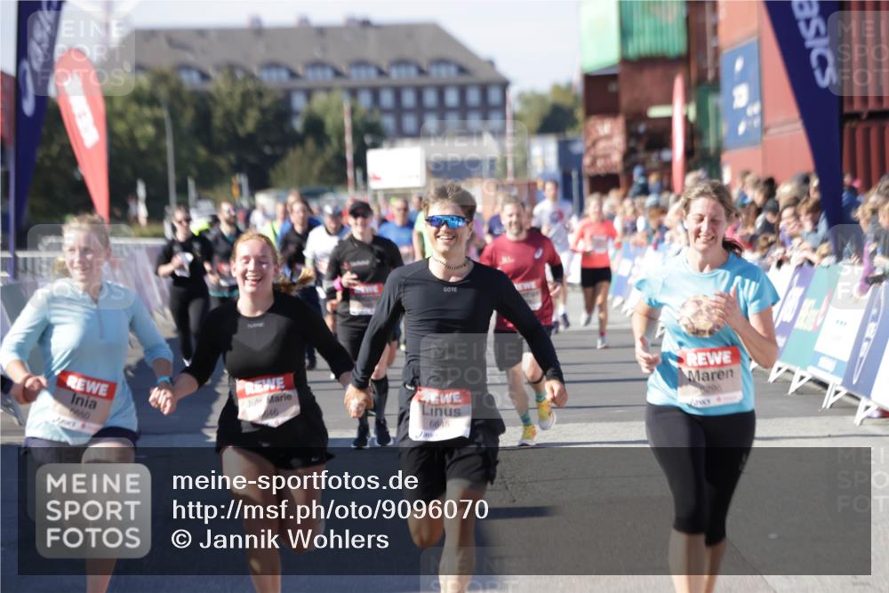 03.10.2025 - Köhlbrandbrückenlauf Jannik Wohlers http://msf.ph/oto/9096070 03.10.2025 13:21:00 Ziel 4680, 4915, 4916, 5006, 5084, 5130, 5156, 5169, 5363, 5377, 5501, 6282, 6296, 6645, 6646, 6648, 6650, 6703, 6780 meine-sportfotos.de