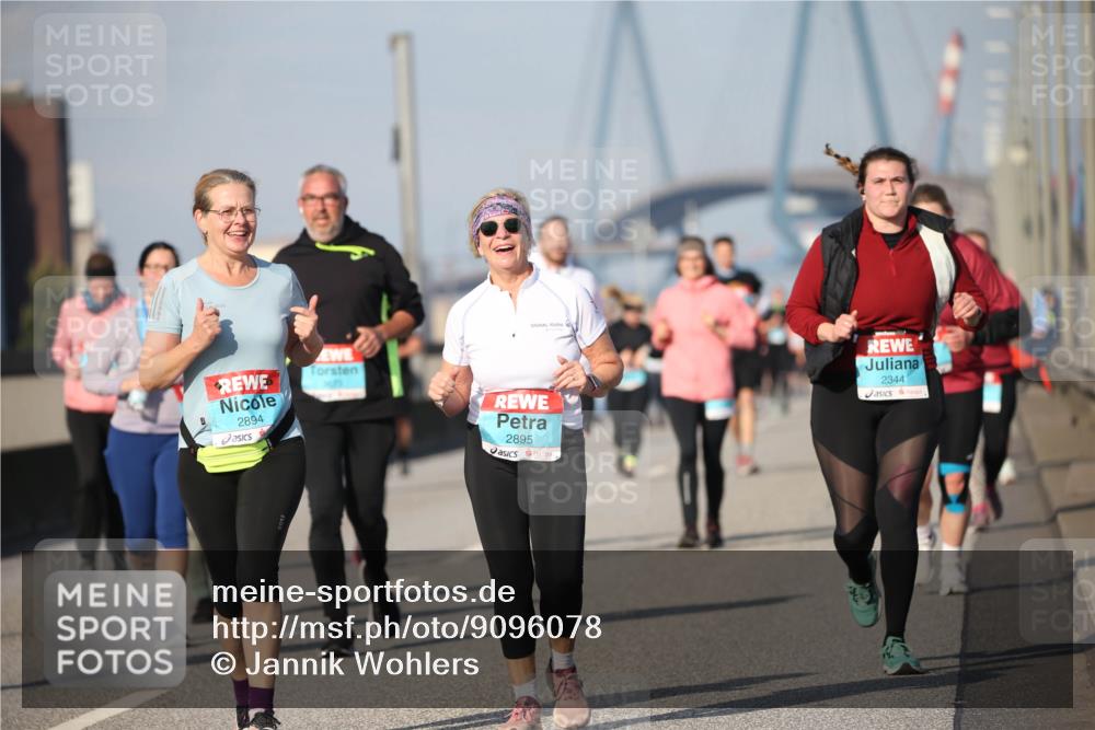 03.10.2025 - Köhlbrandbrückenlauf Jannik Wohlers http://msf.ph/oto/9096078 03.10.2025 10:14:22 Position 3 2894, 2895, 2344 meine-sportfotos.de