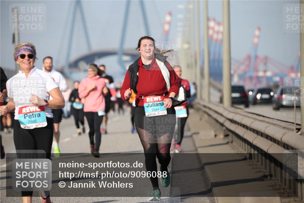 03.10.2025 - Köhlbrandbrückenlauf Jannik Wohlers http://msf.ph/oto/9096088 03.10.2025 10:14:23 Position 3 2895, 2344 meine-sportfotos.de