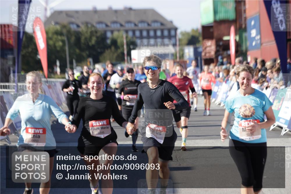 03.10.2025 - Köhlbrandbrückenlauf Jannik Wohlers http://msf.ph/oto/9096093 03.10.2025 13:21:00 Ziel 4680, 4915, 4916, 5006, 5084, 5130, 5156, 5169, 5363, 5377, 5501, 6282, 6296, 6645, 6646, 6648, 6650, 6703, 6780 meine-sportfotos.de