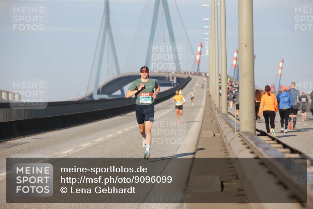 03.10.2025 - Köhlbrandbrückenlauf Lena Gebhardt http://msf.ph/oto/9096099 03.10.2025 09:33:00 Position 2  meine-sportfotos.de