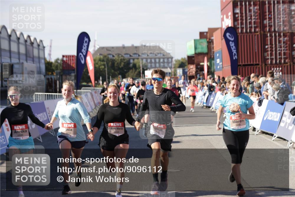 03.10.2025 - Köhlbrandbrückenlauf Jannik Wohlers http://msf.ph/oto/9096112 03.10.2025 13:21:01 Ziel 4680, 4915, 4916, 5006, 5084, 5130, 5156, 5169, 5363, 5377, 5501, 6282, 6296, 6645, 6646, 6648, 6650, 6780 meine-sportfotos.de