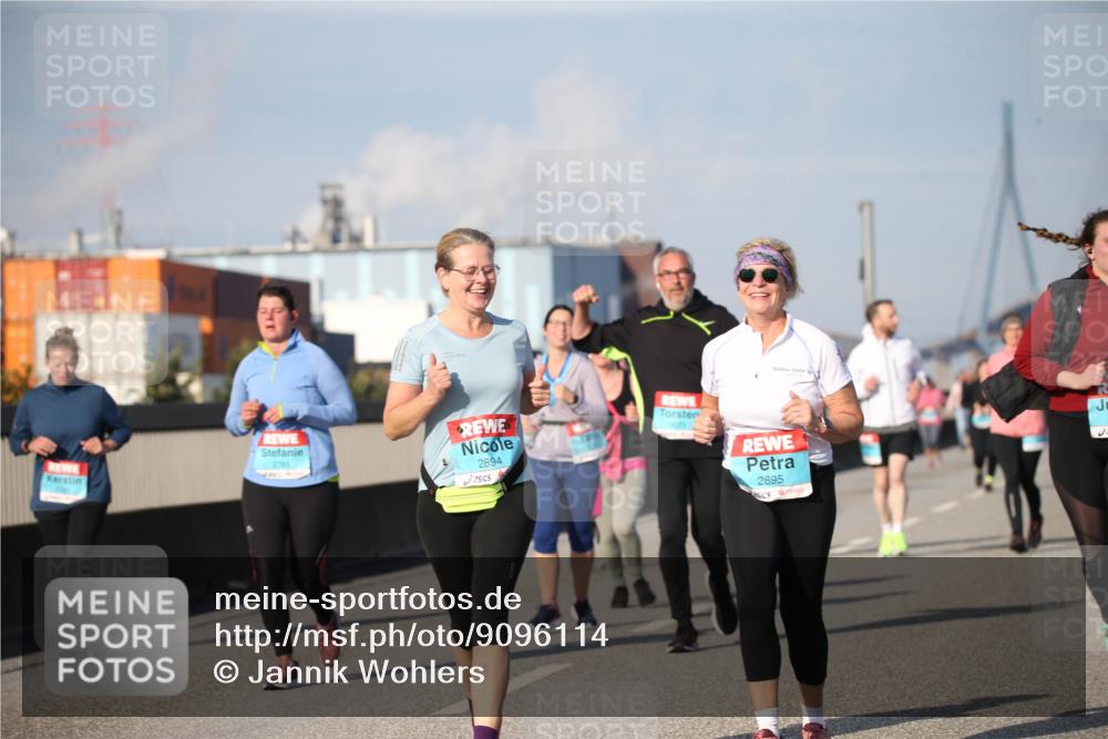 03.10.2025 - Köhlbrandbrückenlauf Jannik Wohlers http://msf.ph/oto/9096114 03.10.2025 10:14:25 Position 3 2781, 2894, 2895 meine-sportfotos.de