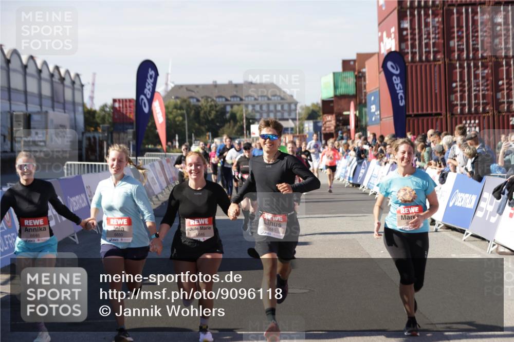 03.10.2025 - Köhlbrandbrückenlauf Jannik Wohlers http://msf.ph/oto/9096118 03.10.2025 13:21:01 Ziel 4680, 4915, 4916, 5006, 5084, 5130, 5156, 5169, 5363, 5377, 5501, 6282, 6296, 6645, 6646, 6648, 6650, 6780 meine-sportfotos.de