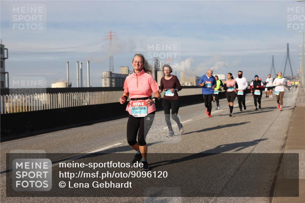 03.10.2025 - Köhlbrandbrückenlauf Lena Gebhardt http://msf.ph/oto/9096120 03.10.2025 10:09:57 Position 2 2457 meine-sportfotos.de