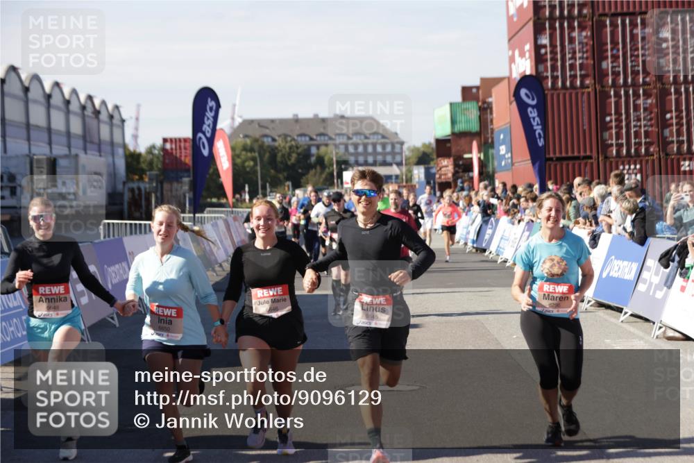 03.10.2025 - Köhlbrandbrückenlauf Jannik Wohlers http://msf.ph/oto/9096129 03.10.2025 13:21:01 Ziel 4680, 4915, 4916, 5006, 5084, 5130, 5156, 5169, 5363, 5377, 5501, 6282, 6296, 6645, 6646, 6648, 6650, 6780 meine-sportfotos.de