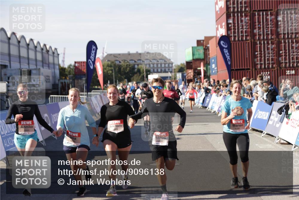 03.10.2025 - Köhlbrandbrückenlauf Jannik Wohlers http://msf.ph/oto/9096138 03.10.2025 13:21:01 Ziel 4680, 4915, 4916, 5006, 5084, 5130, 5156, 5169, 5363, 5377, 5501, 6282, 6296, 6645, 6646, 6648, 6650, 6780 meine-sportfotos.de