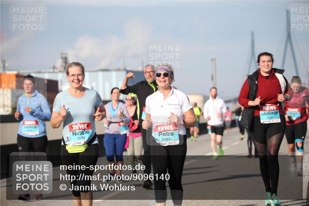 03.10.2025 - Köhlbrandbrückenlauf Jannik Wohlers http://msf.ph/oto/9096140 03.10.2025 10:14:26 Position 3 2761, 2894, 2344, 2895 meine-sportfotos.de