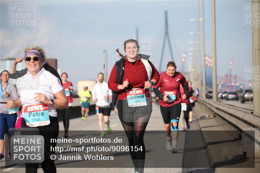 03.10.2025 - Köhlbrandbrückenlauf Jannik Wohlers http://msf.ph/oto/9096154 03.10.2025 10:14:26 Position 3 2895, 2344 meine-sportfotos.de