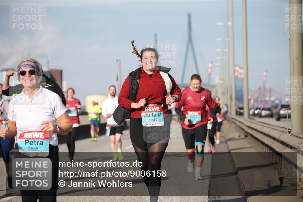 03.10.2025 - Köhlbrandbrückenlauf Jannik Wohlers http://msf.ph/oto/9096158 03.10.2025 10:14:26 Position 3 2895, 2344 meine-sportfotos.de