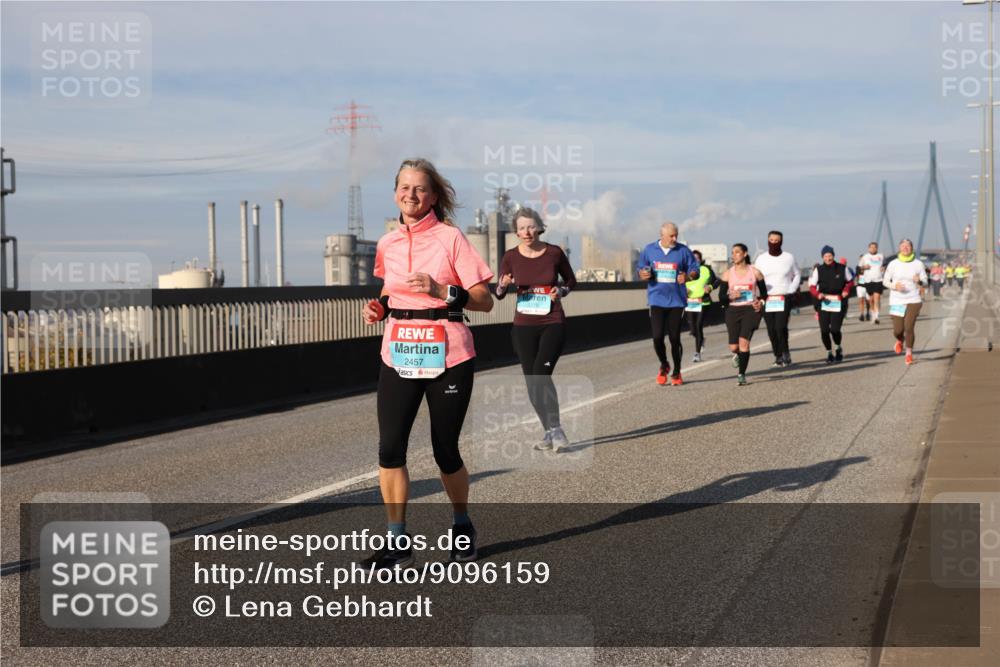 03.10.2025 - Köhlbrandbrückenlauf Lena Gebhardt http://msf.ph/oto/9096159 03.10.2025 10:09:57 Position 2 2457 meine-sportfotos.de