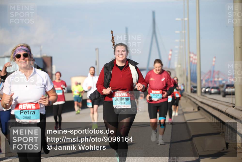 03.10.2025 - Köhlbrandbrückenlauf Jannik Wohlers http://msf.ph/oto/9096164 03.10.2025 10:14:27 Position 3 2895, 2344 meine-sportfotos.de