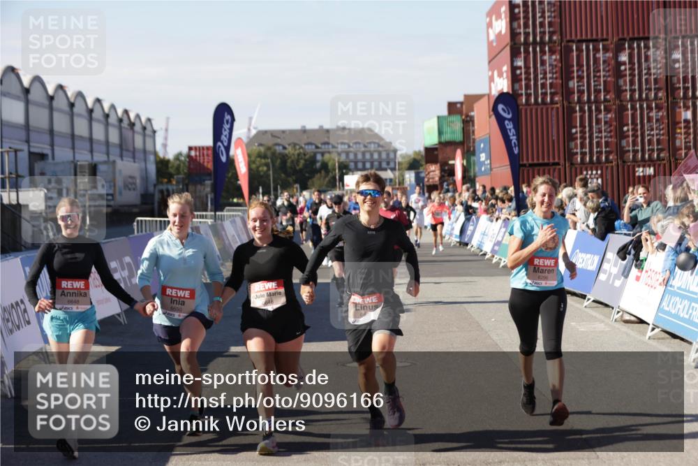 03.10.2025 - Köhlbrandbrückenlauf Jannik Wohlers http://msf.ph/oto/9096166 03.10.2025 13:21:01 Ziel 4680, 4915, 4916, 5006, 5084, 5130, 5156, 5169, 5363, 5377, 5501, 6282, 6296, 6645, 6646, 6648, 6650, 6780 meine-sportfotos.de