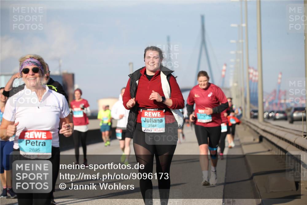 03.10.2025 - Köhlbrandbrückenlauf Jannik Wohlers http://msf.ph/oto/9096173 03.10.2025 10:14:27 Position 3 2895, 90, 2344 meine-sportfotos.de