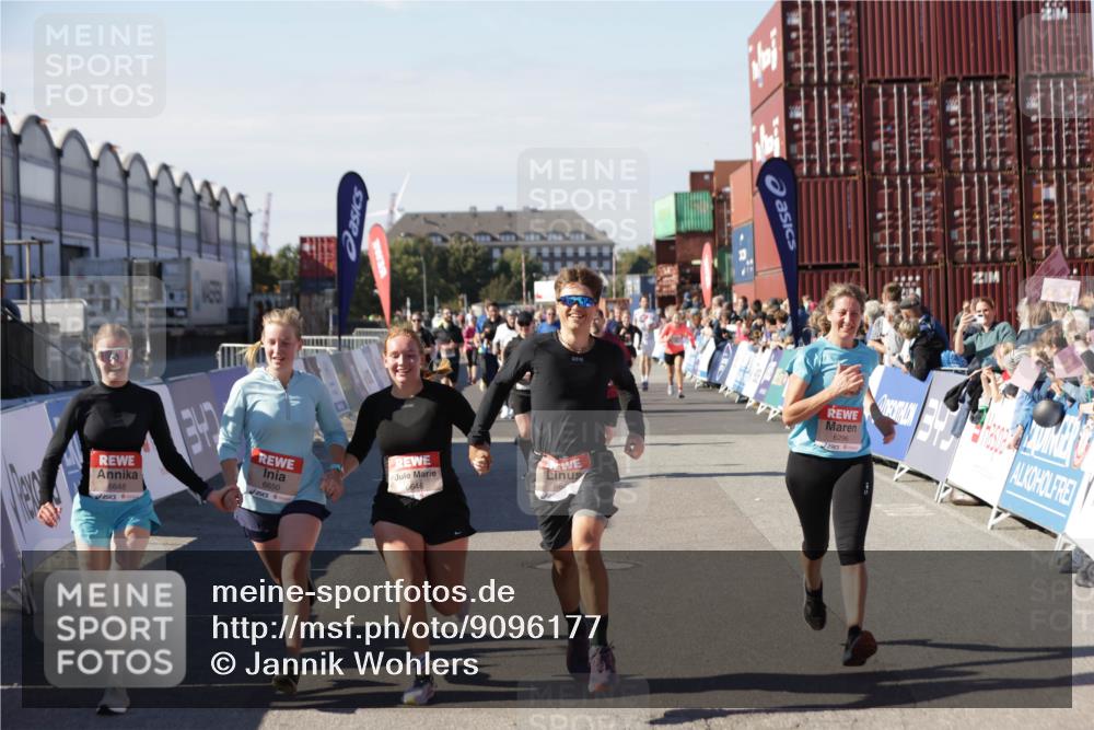 03.10.2025 - Köhlbrandbrückenlauf Jannik Wohlers http://msf.ph/oto/9096177 03.10.2025 13:21:01 Ziel 4680, 4915, 4916, 5006, 5084, 5130, 5156, 5169, 5363, 5377, 5501, 6282, 6296, 6645, 6646, 6648, 6650, 6780 meine-sportfotos.de