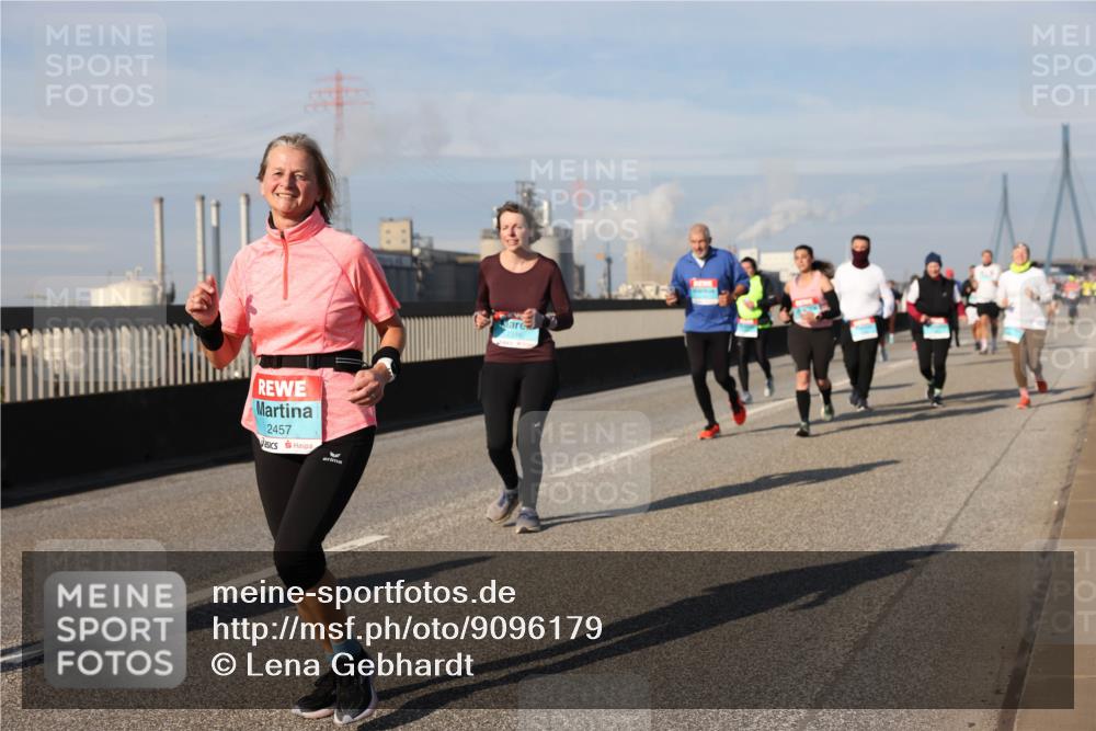 03.10.2025 - Köhlbrandbrückenlauf Lena Gebhardt http://msf.ph/oto/9096179 03.10.2025 10:09:57 Position 2 2457 meine-sportfotos.de