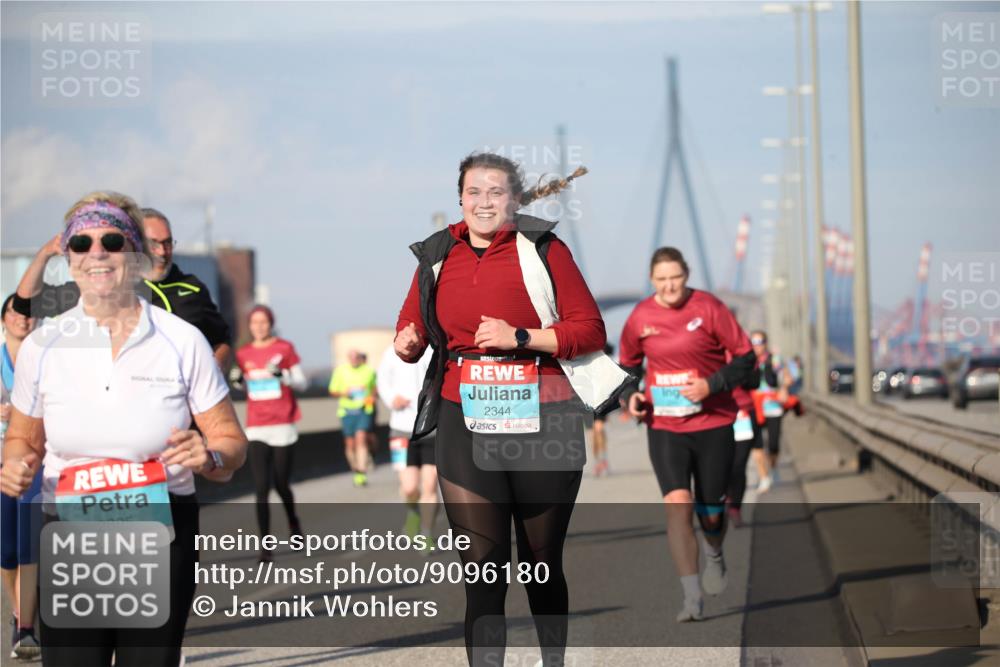 03.10.2025 - Köhlbrandbrückenlauf Jannik Wohlers http://msf.ph/oto/9096180 03.10.2025 10:14:27 Position 3 2344, 2895 meine-sportfotos.de
