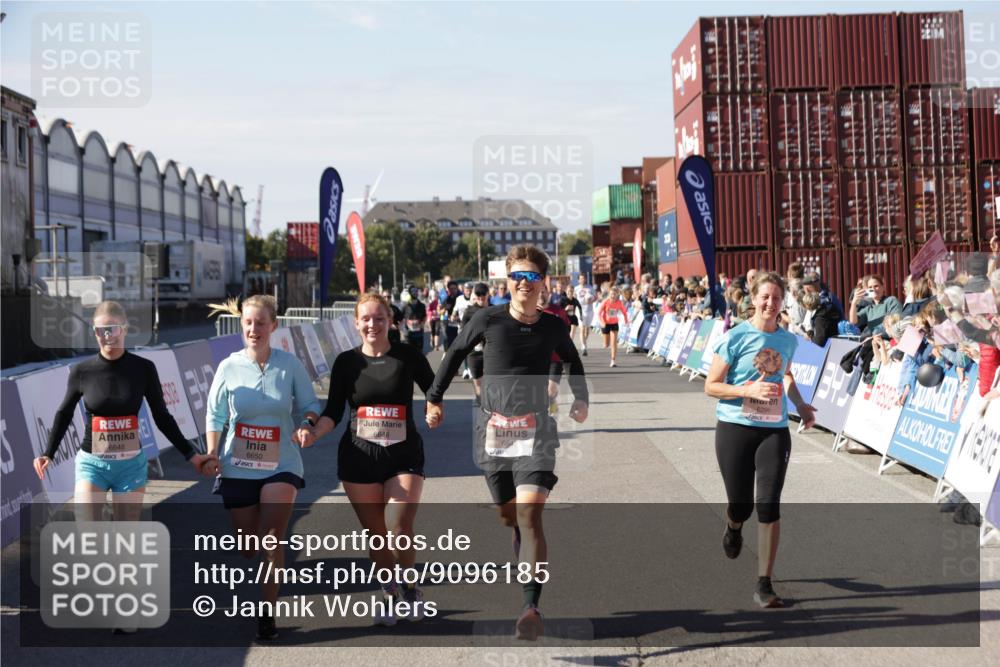03.10.2025 - Köhlbrandbrückenlauf Jannik Wohlers http://msf.ph/oto/9096185 03.10.2025 13:21:01 Ziel 4680, 4915, 4916, 5006, 5084, 5130, 5156, 5169, 5363, 5377, 5501, 6282, 6296, 6645, 6646, 6648, 6650, 6780 meine-sportfotos.de