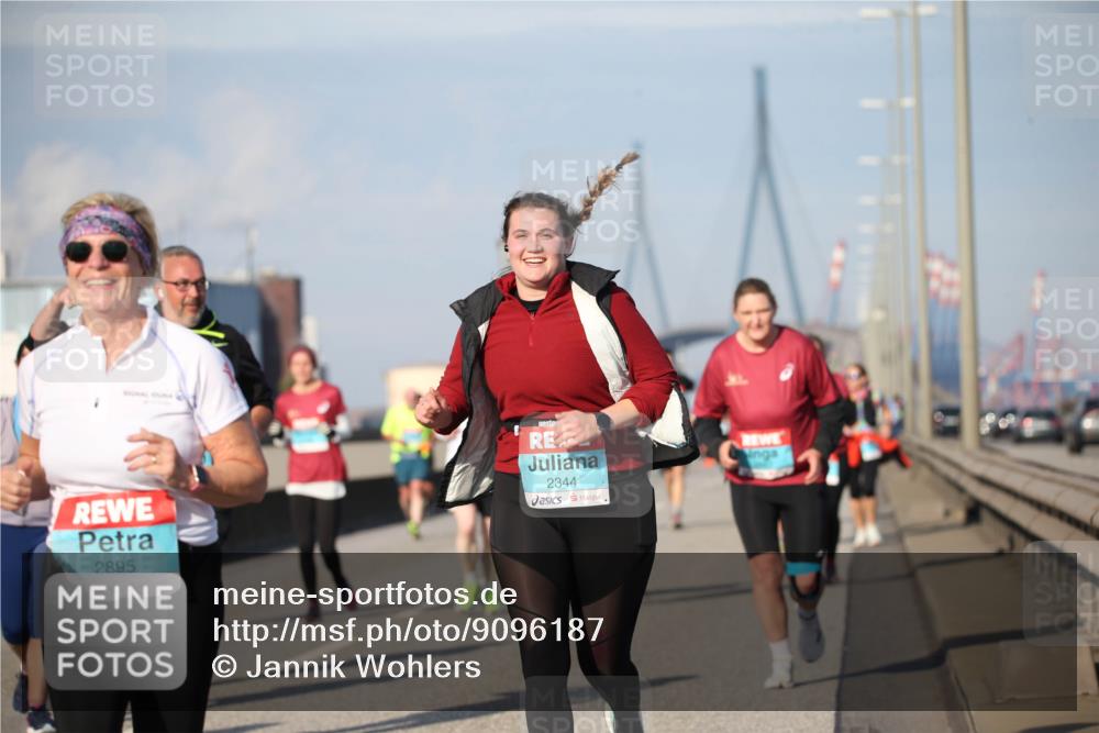 03.10.2025 - Köhlbrandbrückenlauf Jannik Wohlers http://msf.ph/oto/9096187 03.10.2025 10:14:27 Position 3 2895, 2344 meine-sportfotos.de