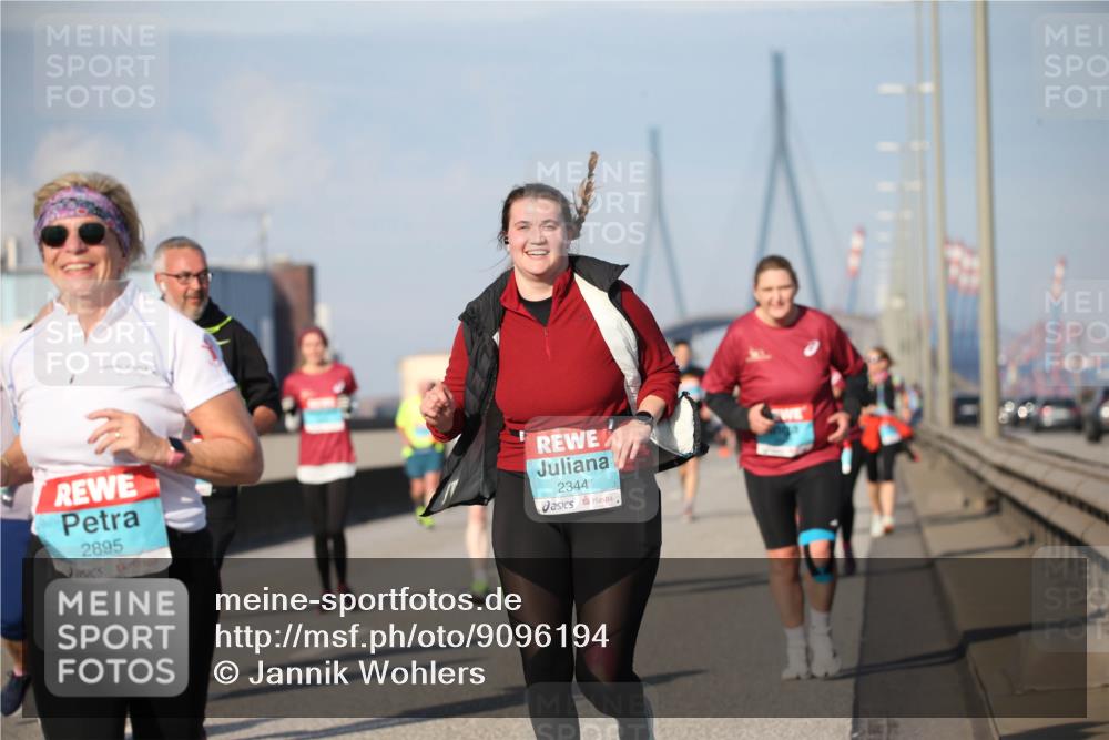 03.10.2025 - Köhlbrandbrückenlauf Jannik Wohlers http://msf.ph/oto/9096194 03.10.2025 10:14:27 Position 3 2895, 2344 meine-sportfotos.de
