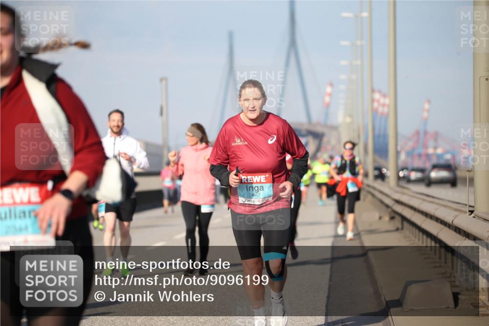 03.10.2025 - Köhlbrandbrückenlauf Jannik Wohlers http://msf.ph/oto/9096199 03.10.2025 10:14:29 Position 3 2344, 2667 meine-sportfotos.de