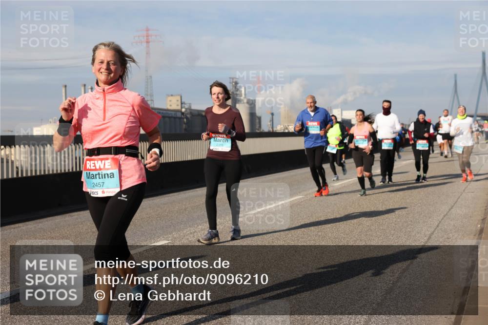03.10.2025 - Köhlbrandbrückenlauf Lena Gebhardt http://msf.ph/oto/9096210 03.10.2025 10:09:58 Position 2  meine-sportfotos.de
