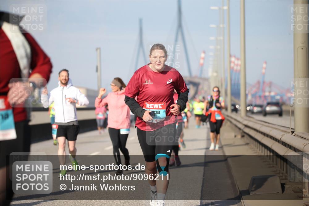 03.10.2025 - Köhlbrandbrückenlauf Jannik Wohlers http://msf.ph/oto/9096211 03.10.2025 10:14:29 Position 3  meine-sportfotos.de